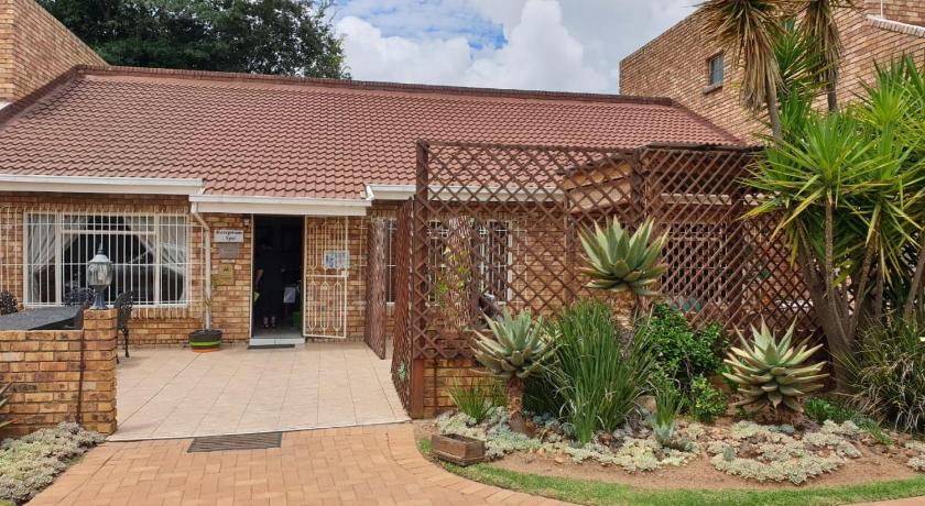 a house with a fence and a garden, The Lazy Grape Guest Lodge in Johannesburg