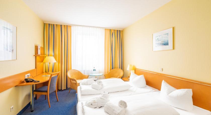 Image of Double Room with City View 3