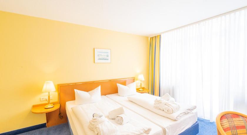 Image of Suite with City View 4