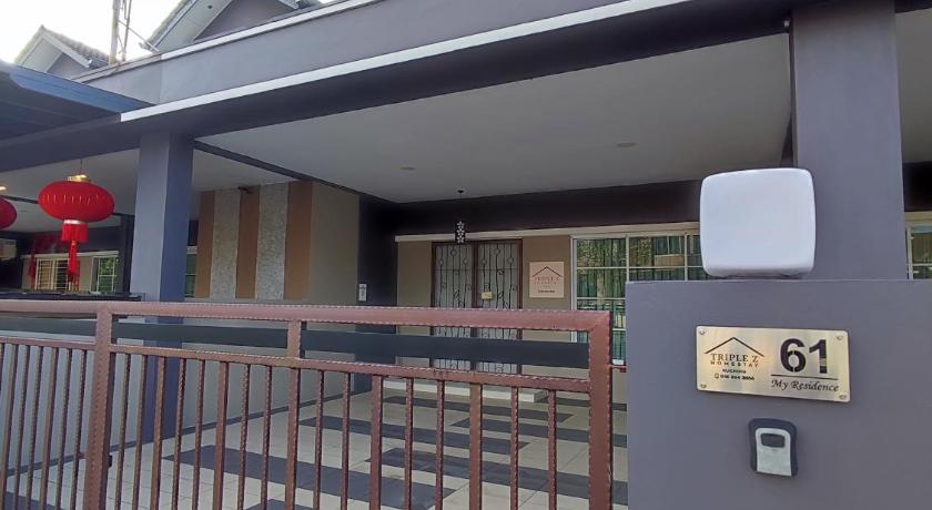 クチン Triple Z Homestay - Landed (14 PAX) 4つ星 ゲストハウス プール