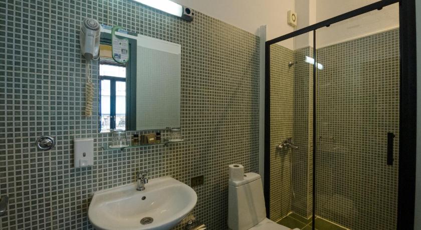 Image of Twin Room with Balcony 4