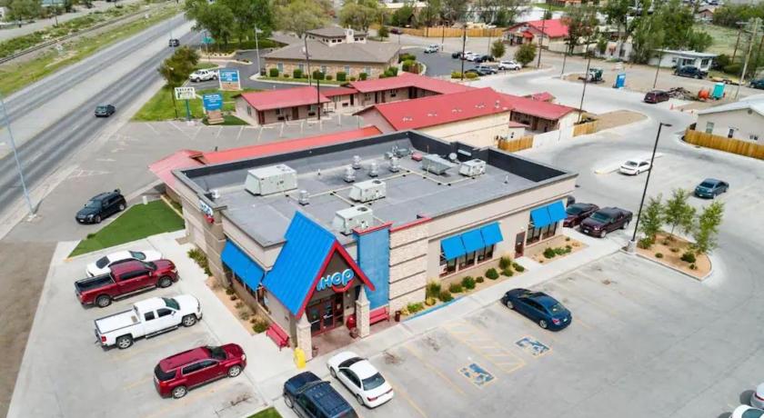 Valley Motel - image 10