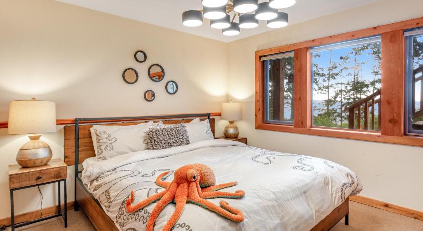 Octopus Den photo