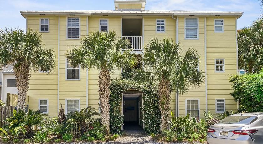 a house that has a tree in front of it, Highview Sunseekers 7 Condo in Santa Rosa Beach (FL)