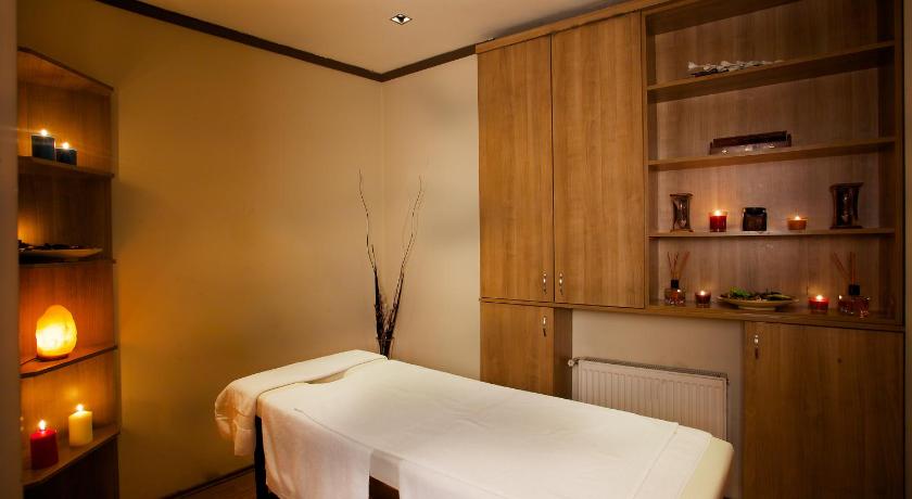 Carlton Hotel - image 14