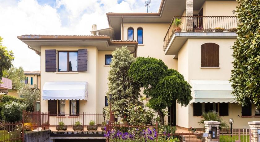 Apartment near Lake Garda in Sirmione - image 2