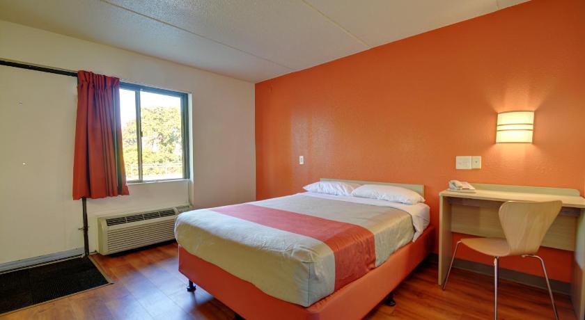 Motel 6-Chicopee, MA - Springfield