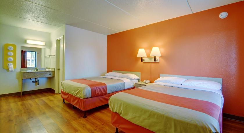 Motel 6-Chicopee, MA - Springfield