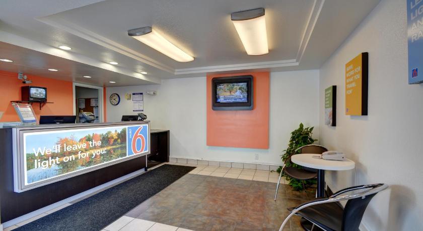 Motel 6-Chicopee, MA - Springfield