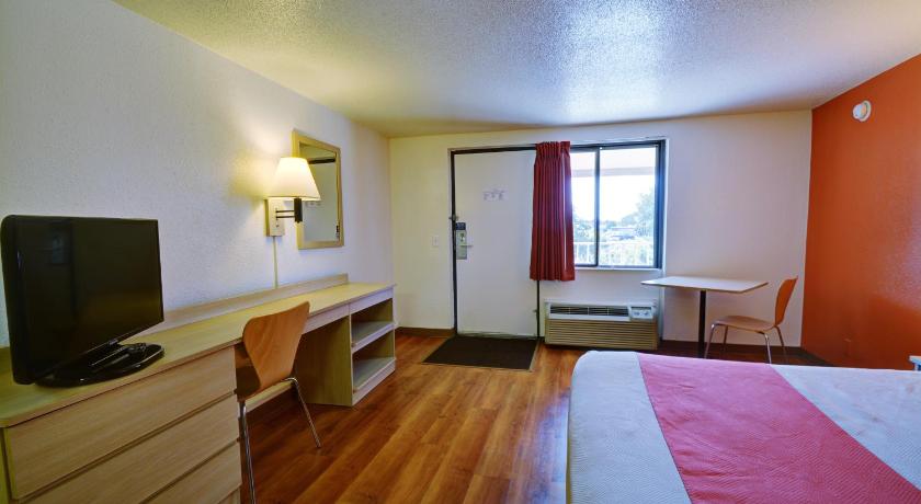 Motel 6-Chicopee, MA - Springfield