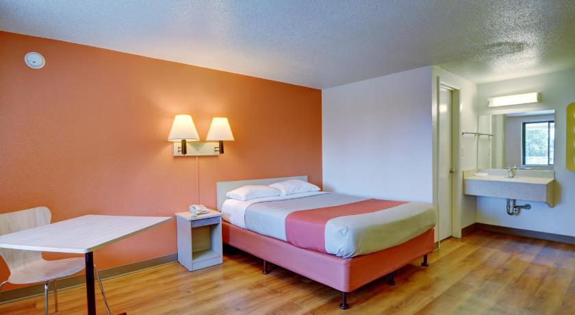 Motel 6-Chicopee, MA - Springfield