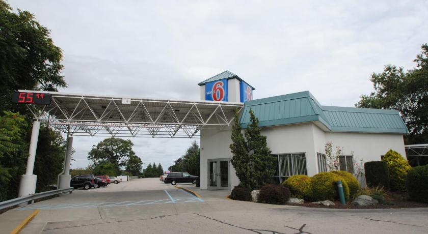 Motel 6-Warwick, RI - Providence Airport - I-95