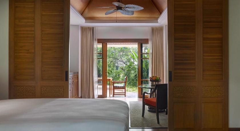 Image of Deluxe Beachfront Villa 5