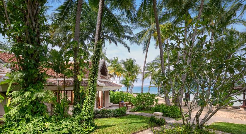 Image of Deluxe Beachfront Villa 8