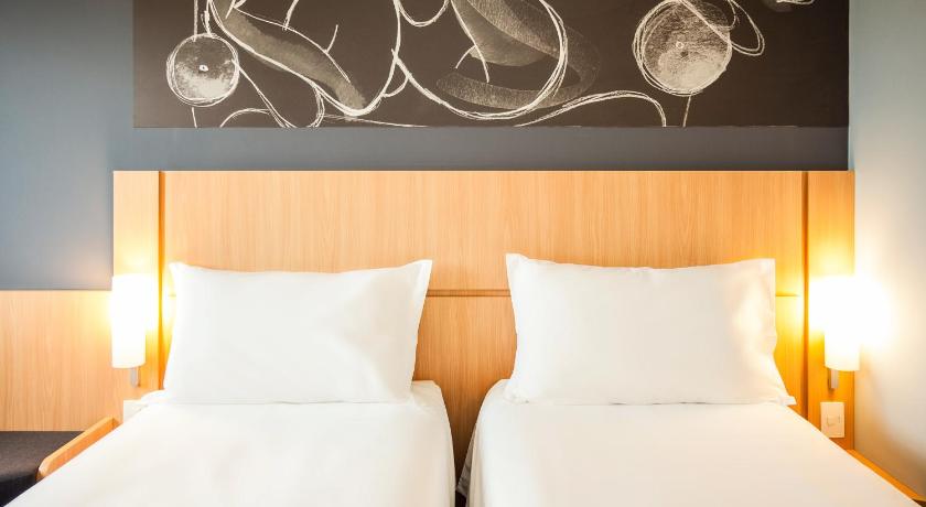 Image of Standard 2 Single Beds 0