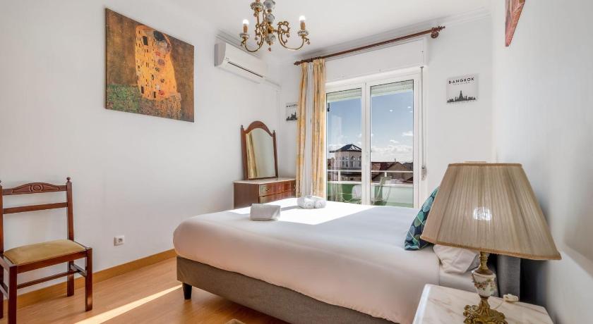 GuestReady - Bright 2BR Apartment in the heart of Graca — Hotel in Lisbon