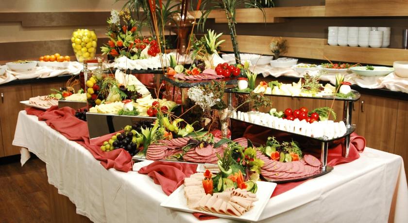 Carlton Hotel - image 13