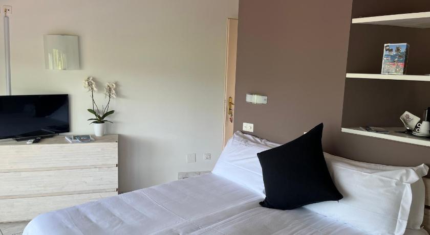 Image of Twin Room with Balcony and Lake View 1