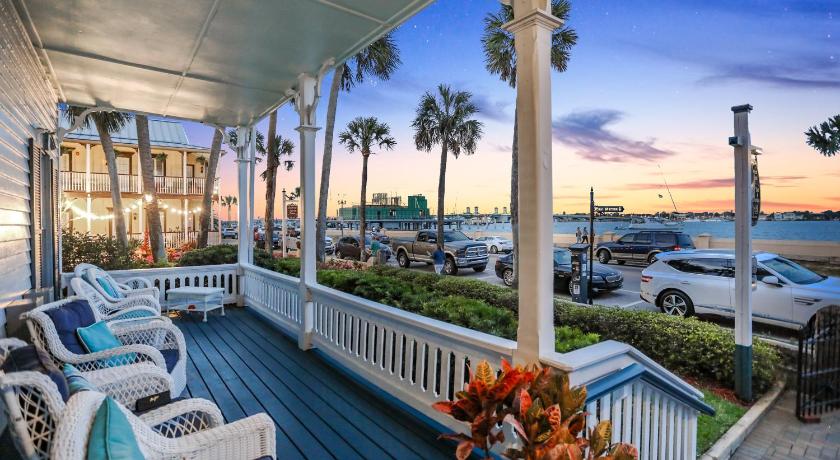 Bayfront Westcott House Bed & Breakfast photo