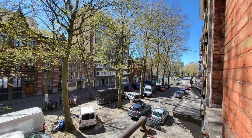 Private Room in center of Charleroi photo