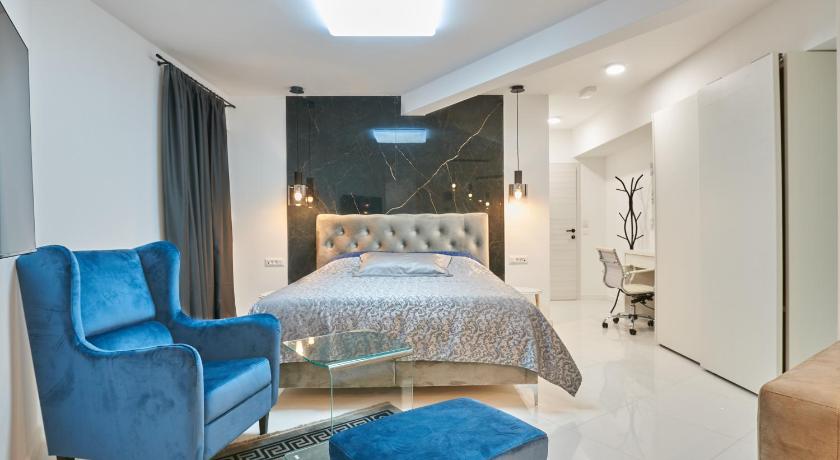 Luxe Crystal Beach Rooms — Hotel in Split