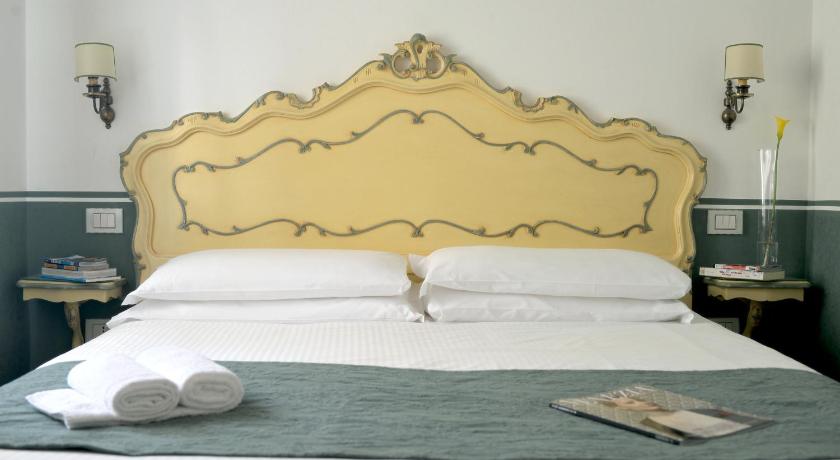 Ca' San Trovaso - 6 Rooms photo