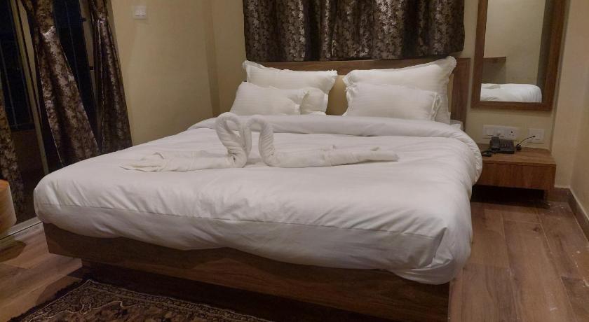 DREAM HOTEL - image 42