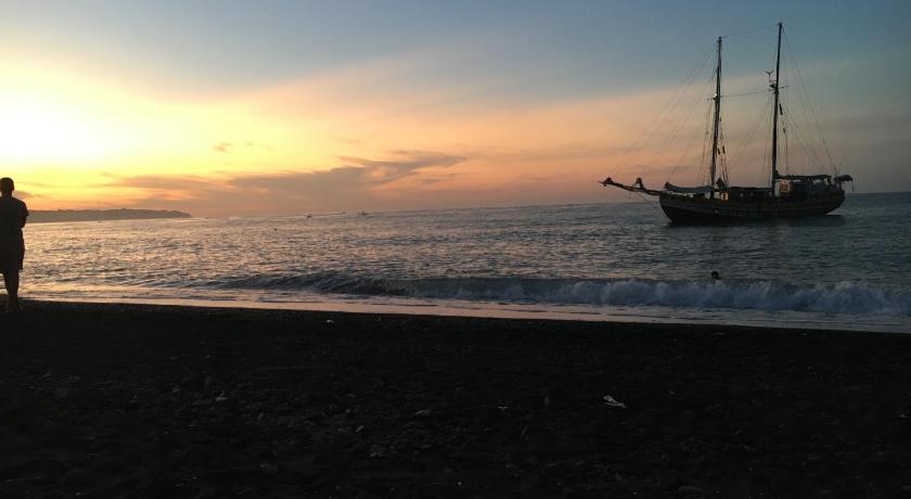 Amed Sunset Beach photo