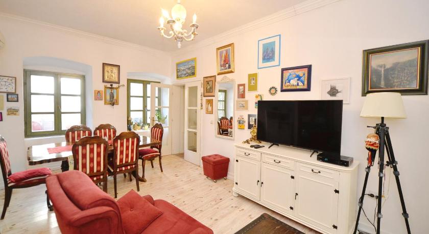 Apartment Viktor — Hotel in Kotor