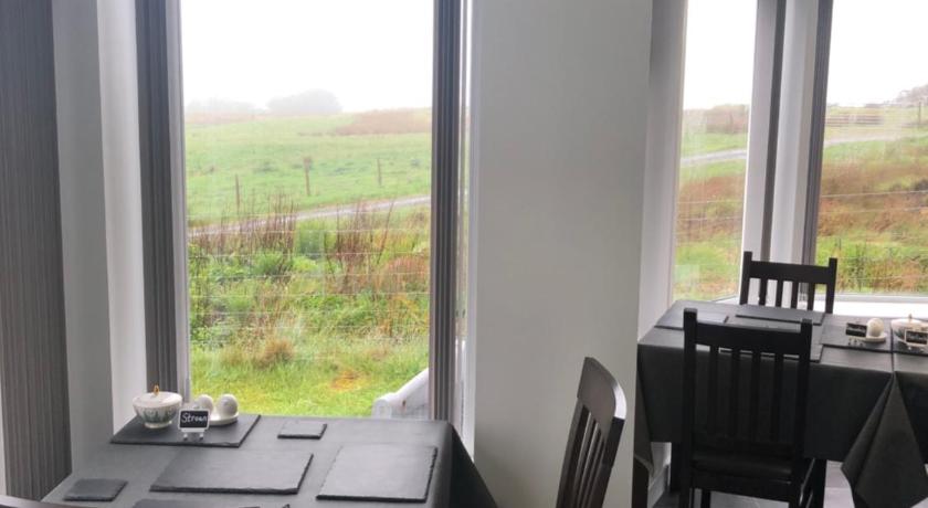 a dining room table with chairs and a window, Ardmorn Holiday Accommodation in Dunvegan
