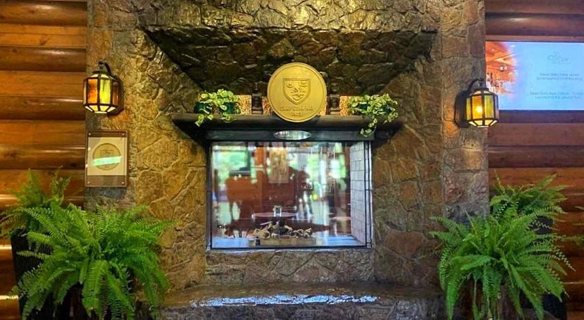 Privately-owned Superior Room with Garden View at The Manor Hotel Camp John Hay photo