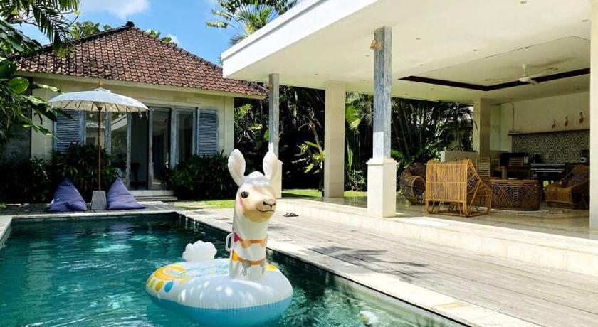 Villa Biru - 500m Batubelig beach photo
