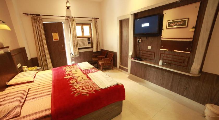 HOTEL SIDHARTHA (600 meters from Taj Mahal)