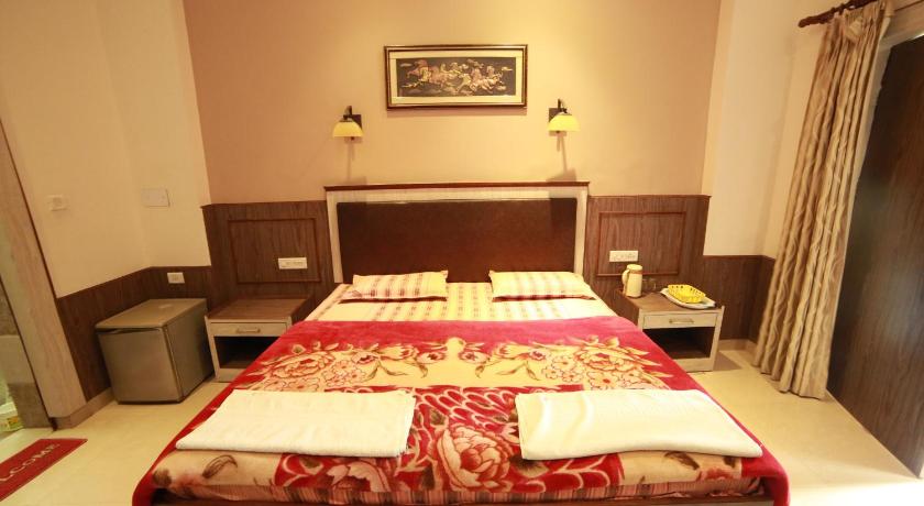 HOTEL SIDHARTHA (600 meters from Taj Mahal)