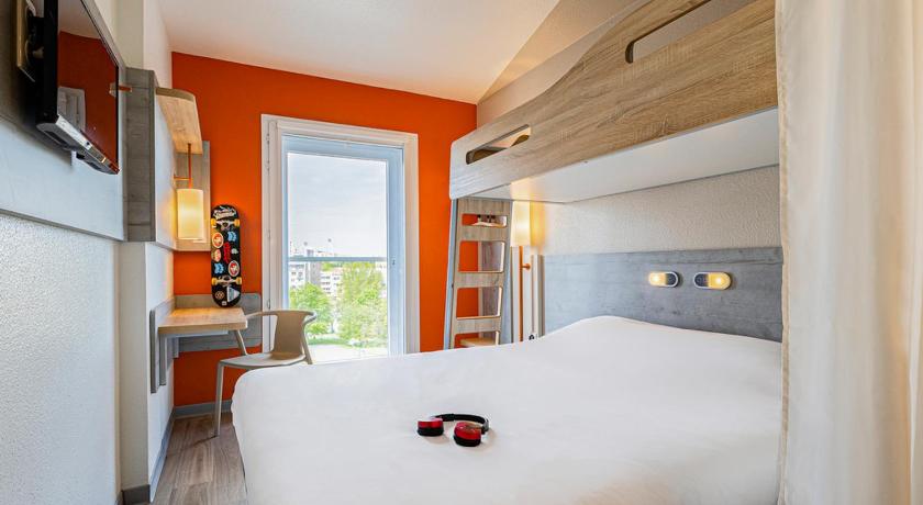 a bedroom with a bed and a window, ibis budget Paris Porte d'Italie West in Paris