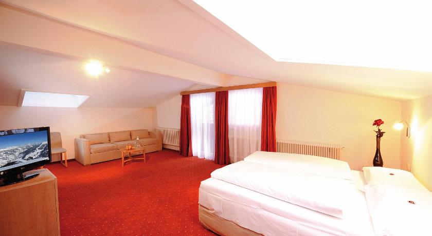 Image of Suite with Balcony 6