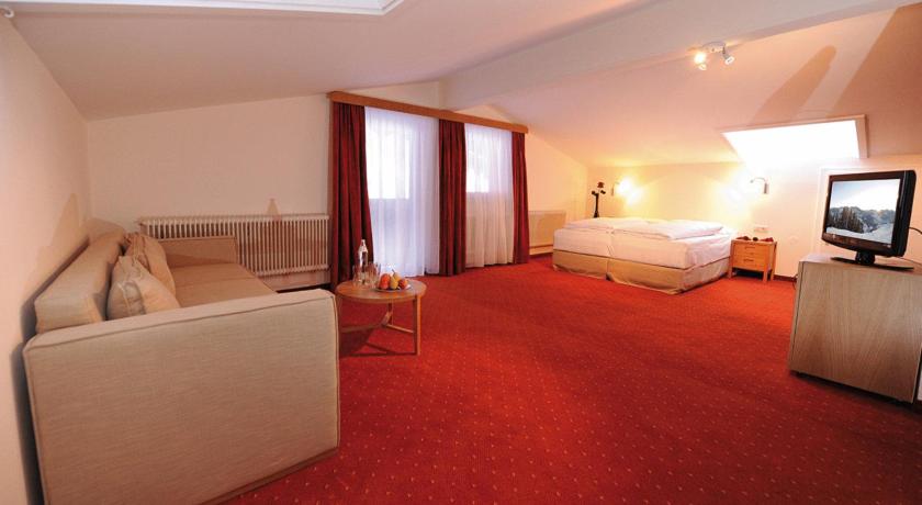 Image of Suite with Balcony 7