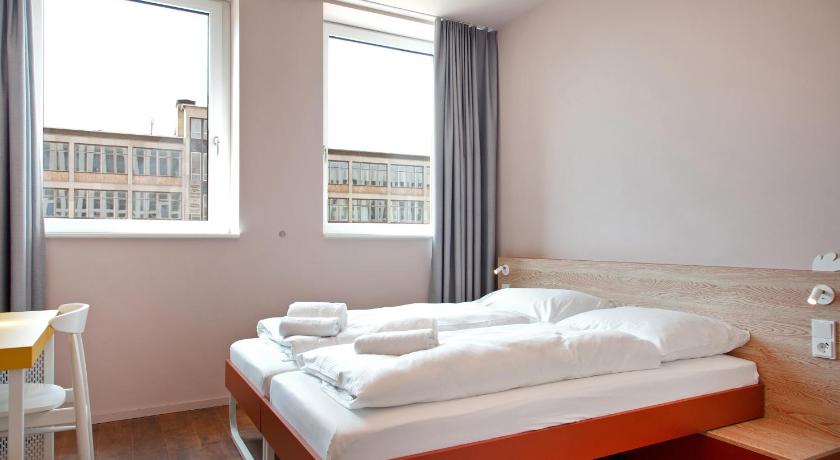MEININGER Hotel Bremen Hauptbahnhof photo