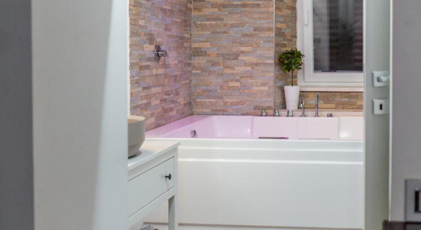 Image of Double Room with Spa Bath 1