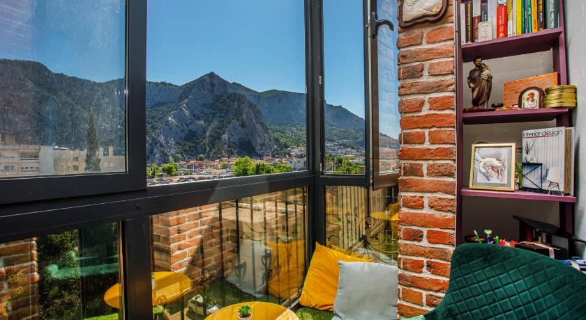 Luxury 4 star, amazing view apartment with free parking