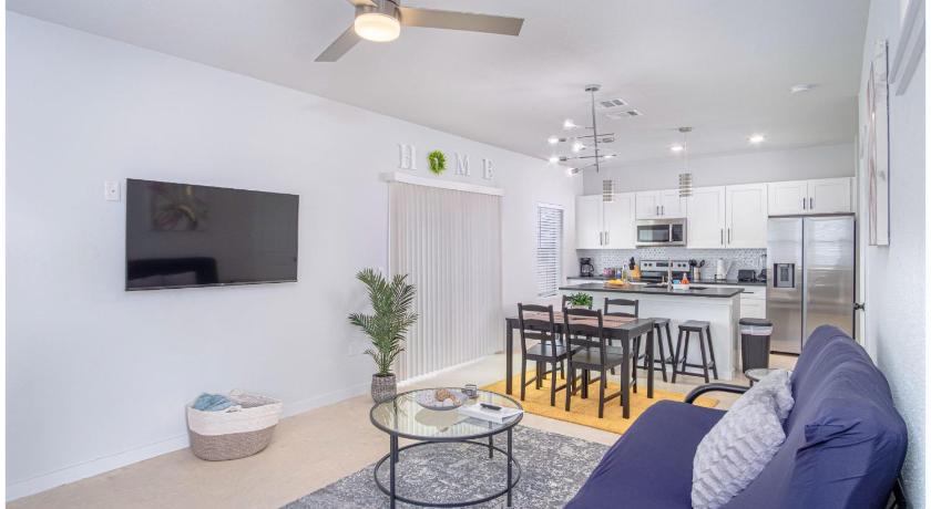 BRAND NEW 2 Stylish 3BR Near Exciting Downtown — Hotel in San Antonio (TX)