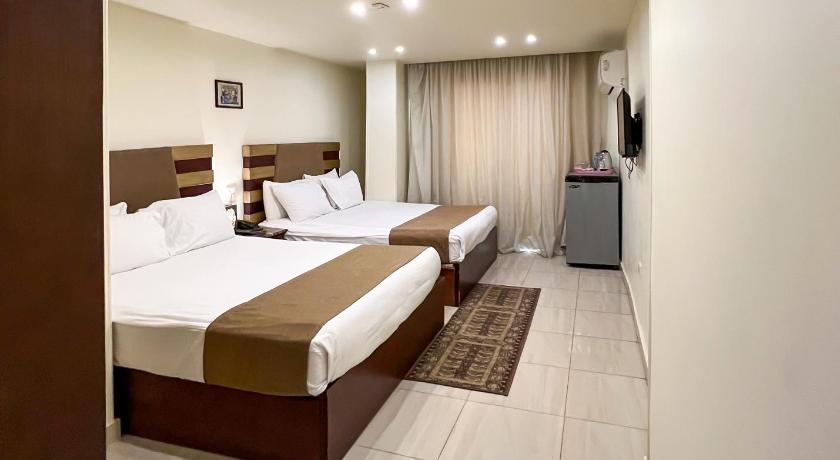 Image of Queen Room 0