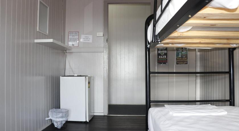 Imagen de Basic Twin Room Shared Bathroom Age Limit 18 - 35 0