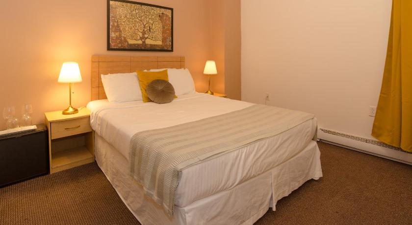 Image of Double Room with Private Bathroom 3