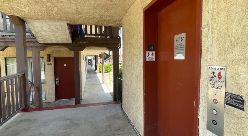 Palms Inn & Suites photo