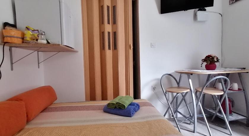 "iDea" Private entrance near Bacvice Beach, Center City — Hotel in Split