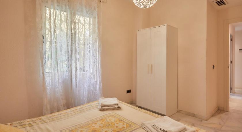 TWO BEDROOMS Leonor Davalos photo