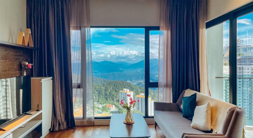 GEO38 Executive 2BR Suite & Balcony Mountain View  photo
