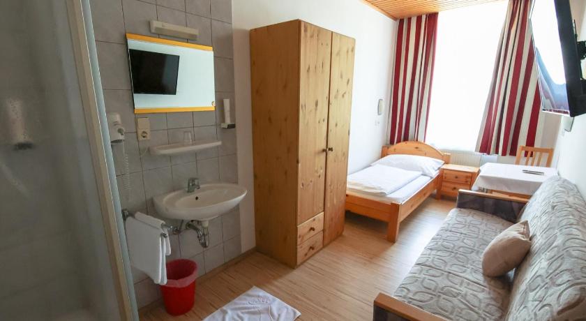Image of Single Room with Shared Toilet 5