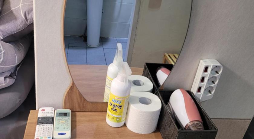 Image of Single Room With Private Bathroom 6